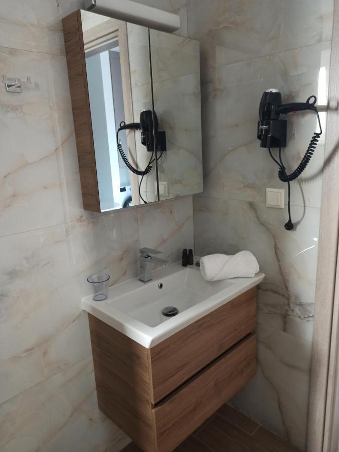 Cyclops Luxury Apartments อีกูเมนิทซา ภายนอก รูปภาพ