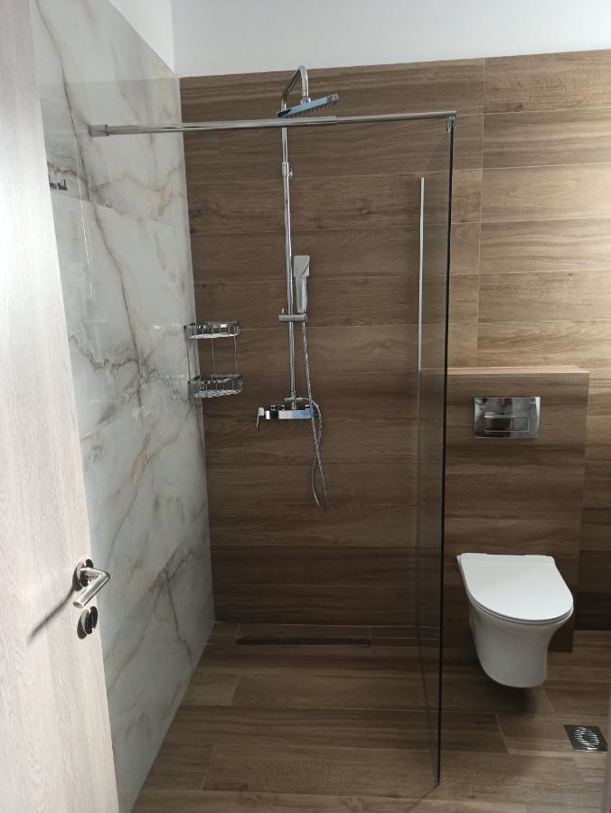 Cyclops Luxury Apartments อีกูเมนิทซา ภายนอก รูปภาพ