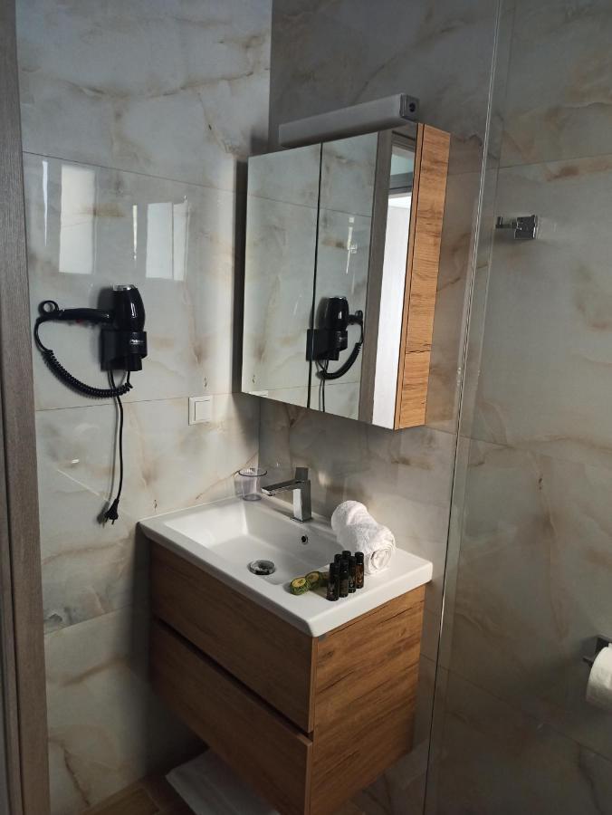 Cyclops Luxury Apartments อีกูเมนิทซา ภายนอก รูปภาพ